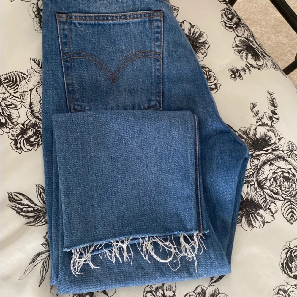 ❗️SOLD ❗️Levi wedgie straight jeans
